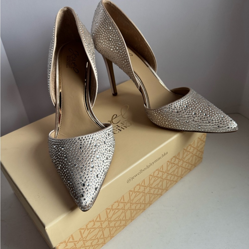NIB Badgley Mischka Size 9 Jewel Heels